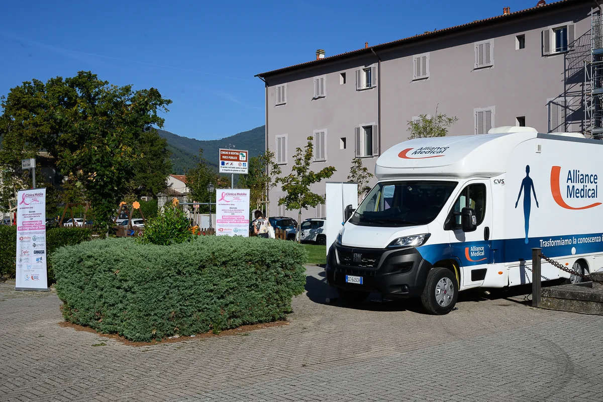 L'unità mobile per gli esami senologici alla Prevenzione Rosa a Bientina
