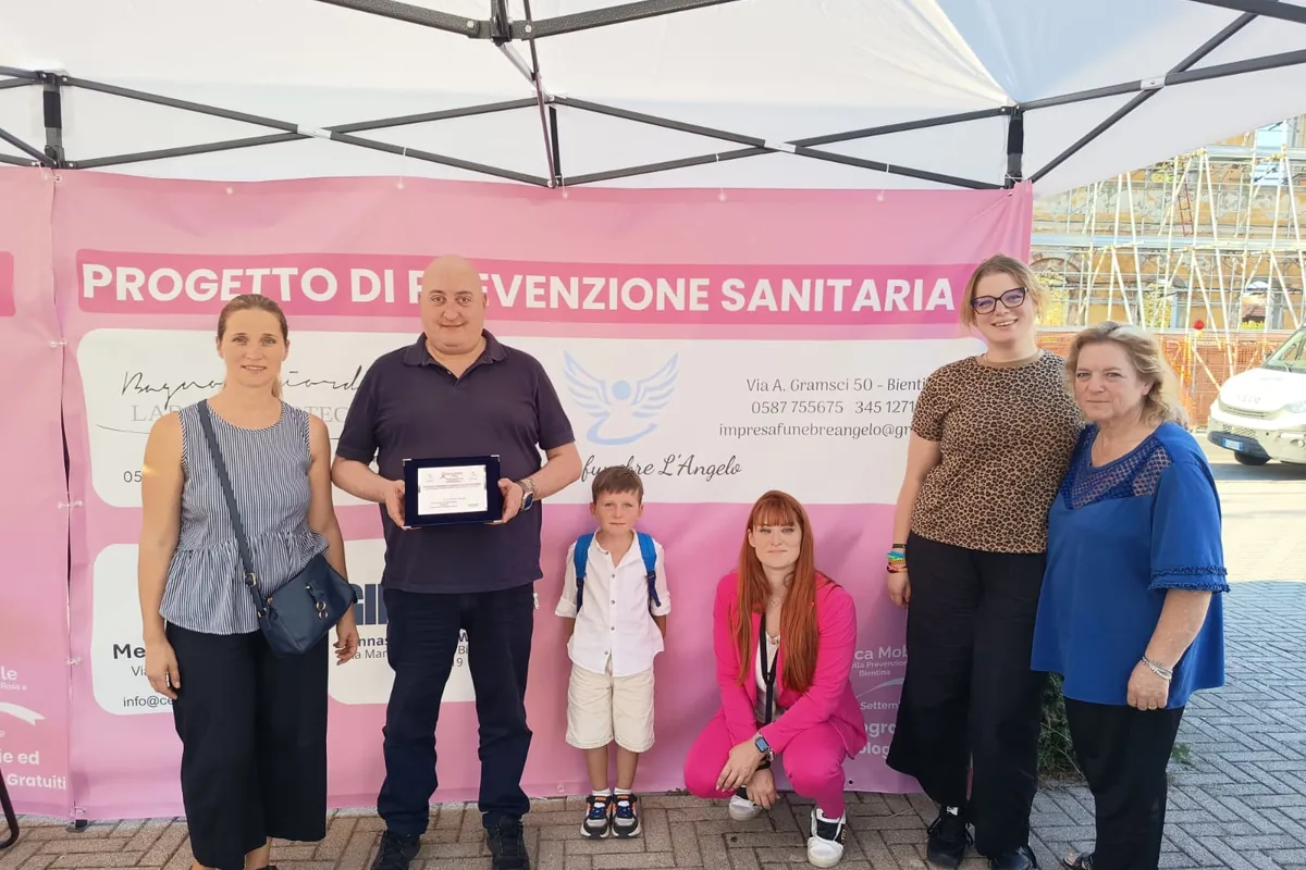 Partecipazione del pubblico alla giornata di Prevenzione Rosa a Bientina