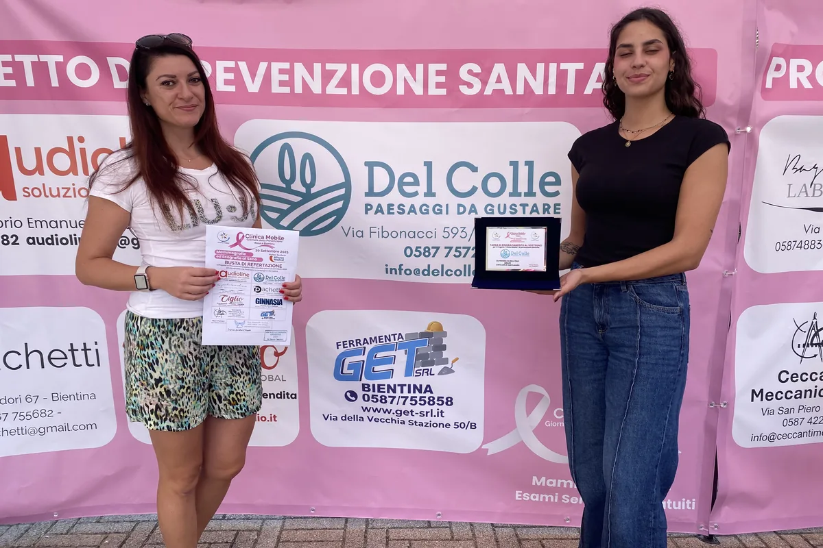 Lo stand della Clinica Mobile alla Prevenzione Rosa a Bientina