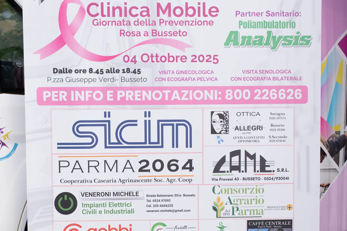 Lo stand della Clinica Mobile alla Giornata della Prevenzione Rosa a Busseto