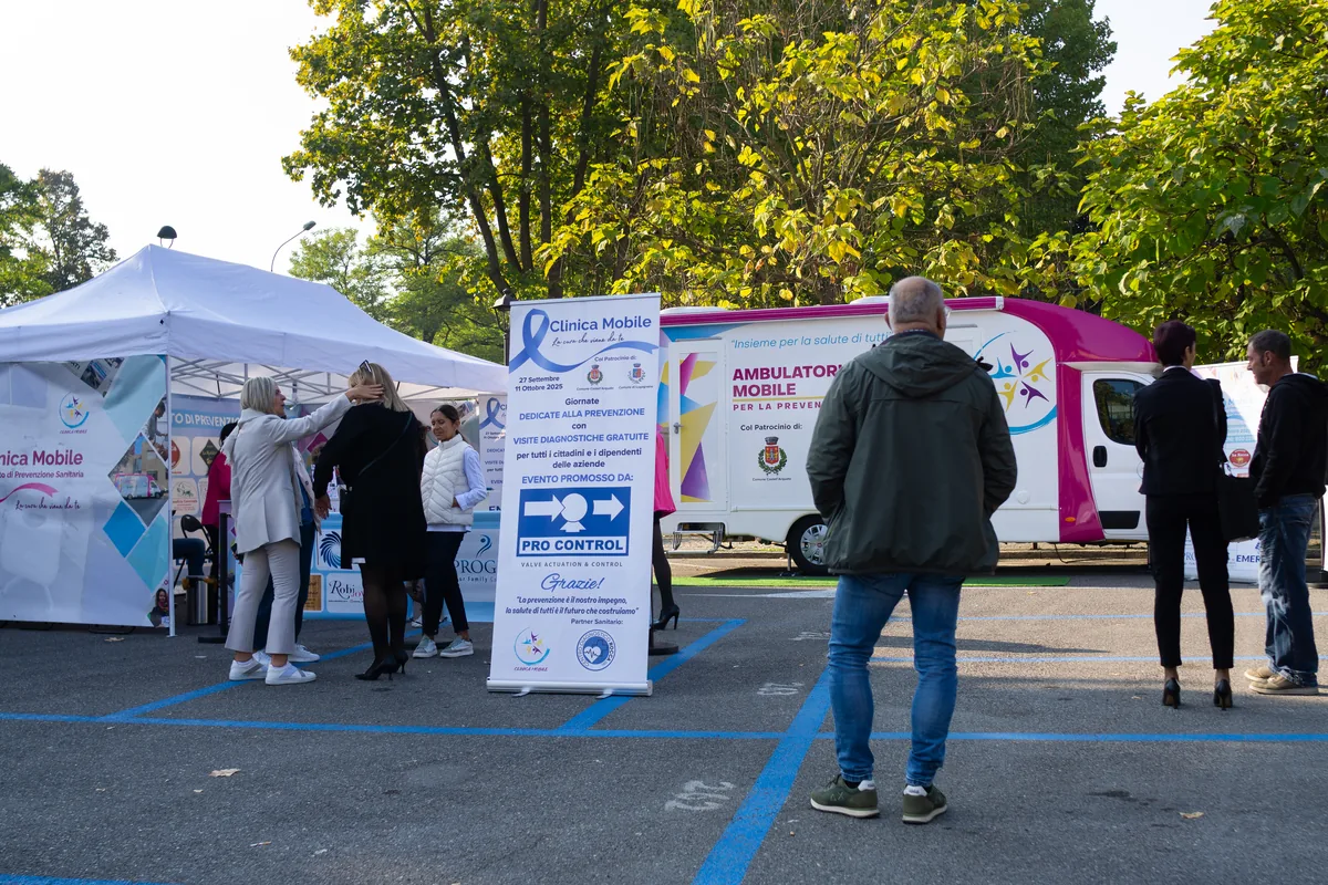 Partecipazione del pubblico all'evento di prevenzione in piazza a Castell'Arquato