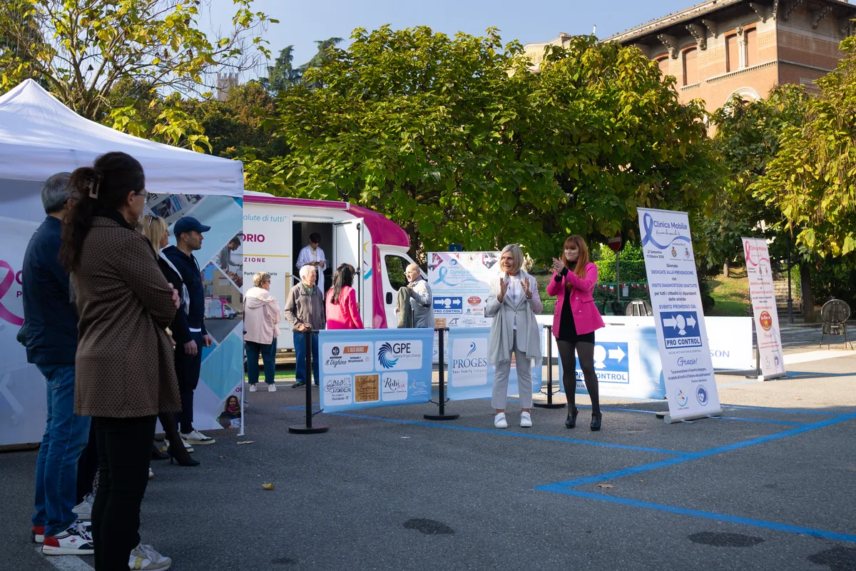 Pannelli informativi e cittadini all'evento di Castell'Arquato