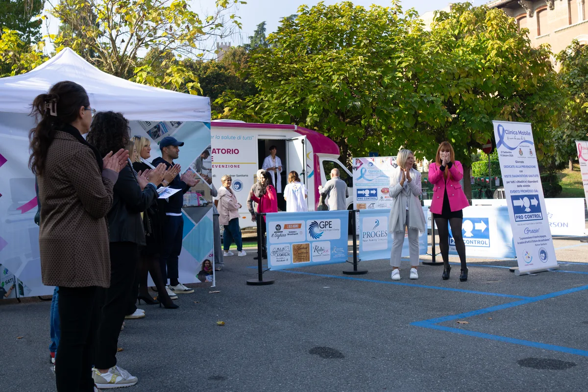 Cittadini agli stand di prevenzione a Castell'Arquato