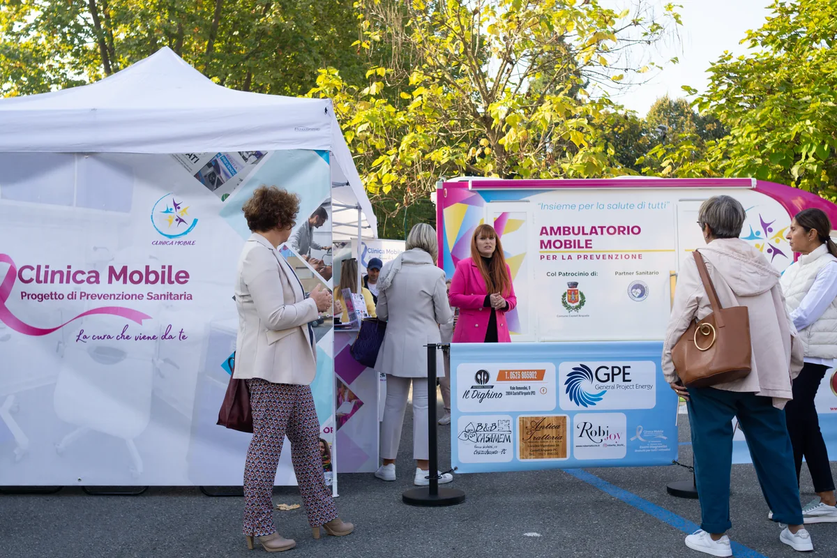 Stand della Clinica Mobile per la prevenzione a Castell'Arquato