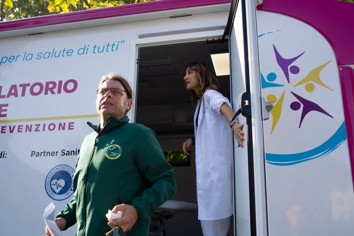 Team sanitario della Clinica Mobile all'ambulatorio mobile di Castell'Arquato