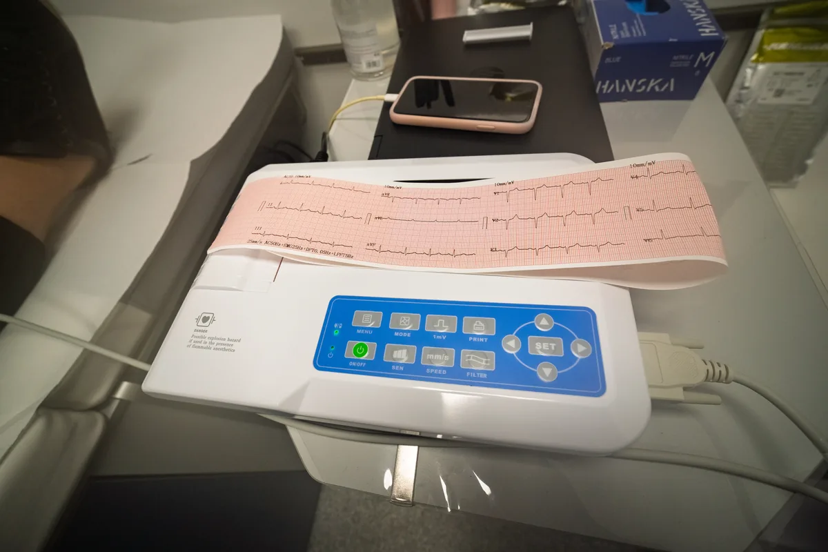 Materiali informativi sulla prevenzione al desk della Clinica Mobile a Colorno
