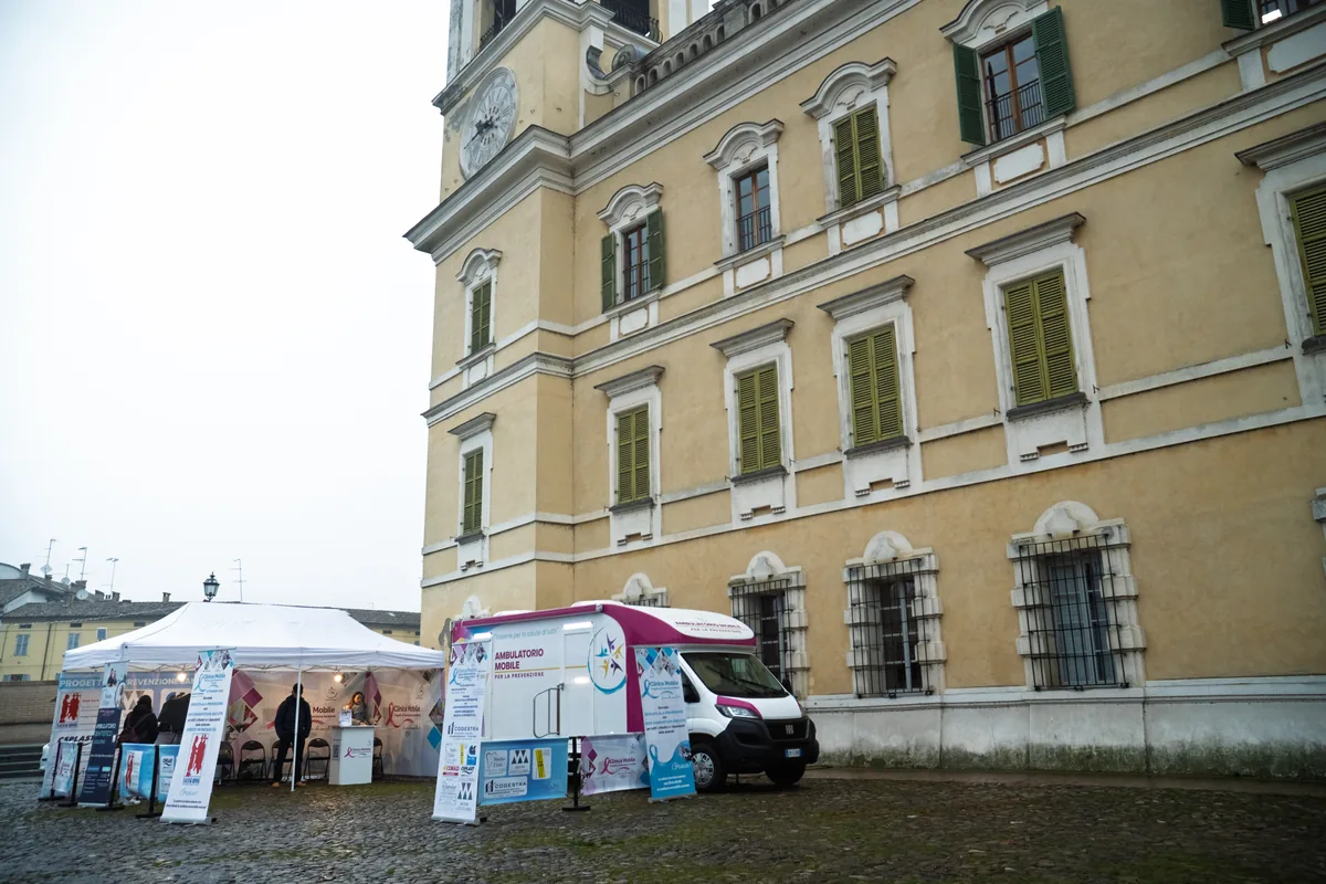 La Reggia di Colorno con i gazebo della Clinica Mobile prima dell'evento