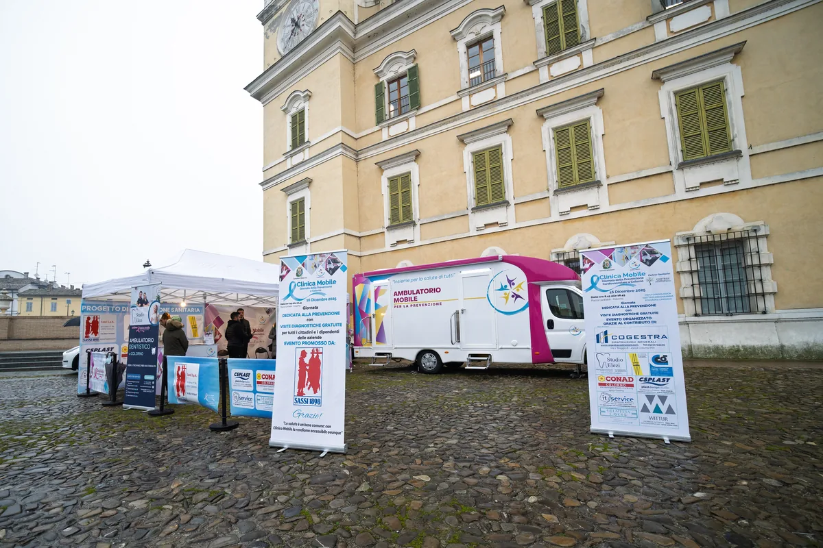 Pannelli informativi e ambulatorio mobile a Colorno