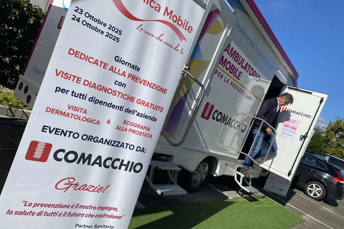 L'ambulatorio mobile della Clinica Mobile alla sede di Comacchio per le visite dermatologiche e urologiche