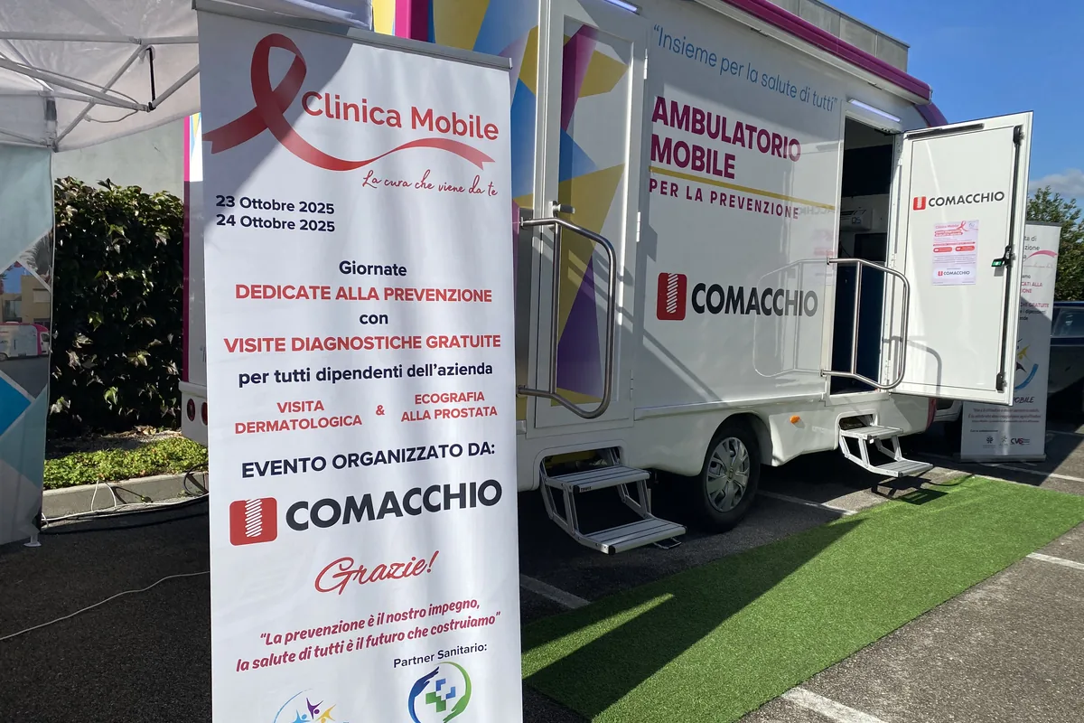 L'ambulatorio mobile della Clinica Mobile alla sede di Comacchio per le visite dermatologiche e urologiche