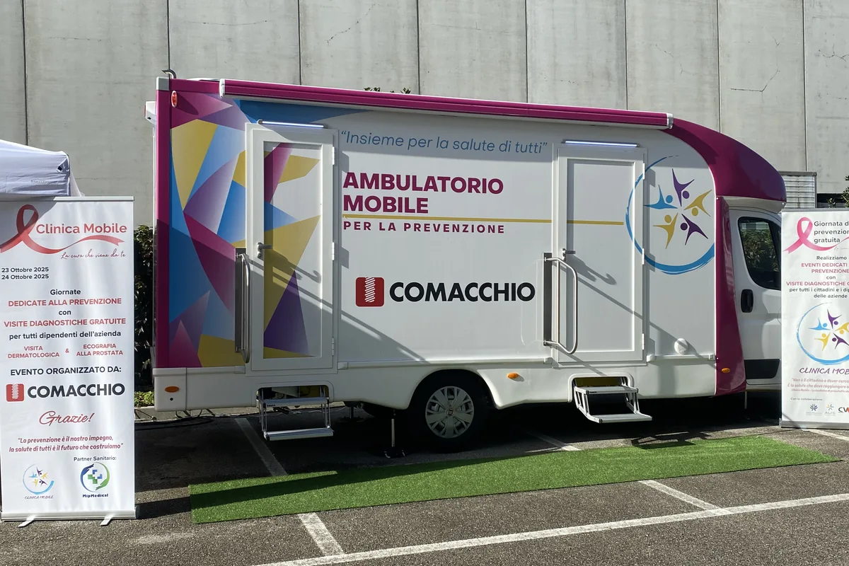 L'ambulatorio mobile della Clinica Mobile alla sede di Comacchio per le visite dermatologiche e urologiche