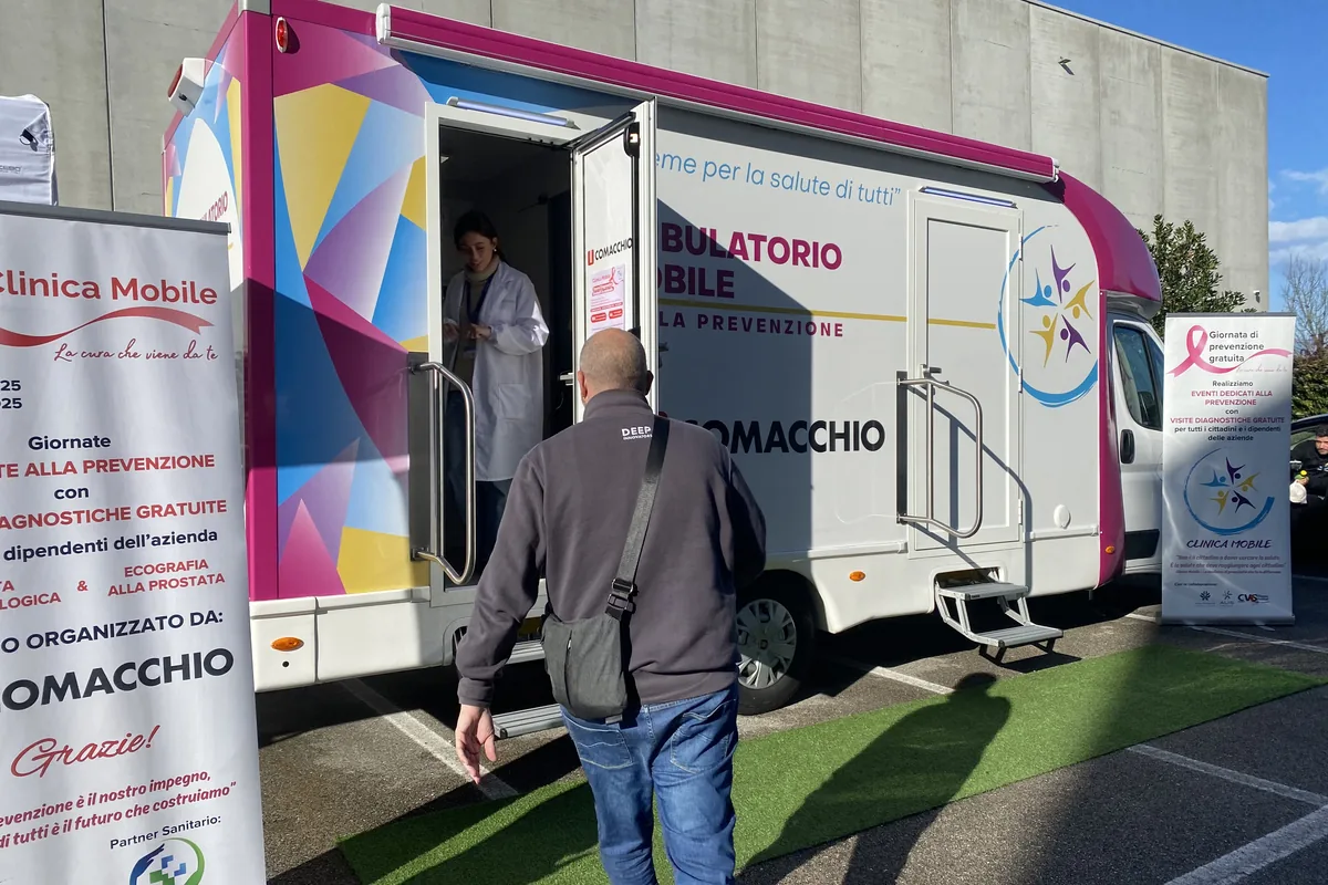 Accesso all'ambulatorio mobile per le visite dermatologiche e urologiche a Comacchio