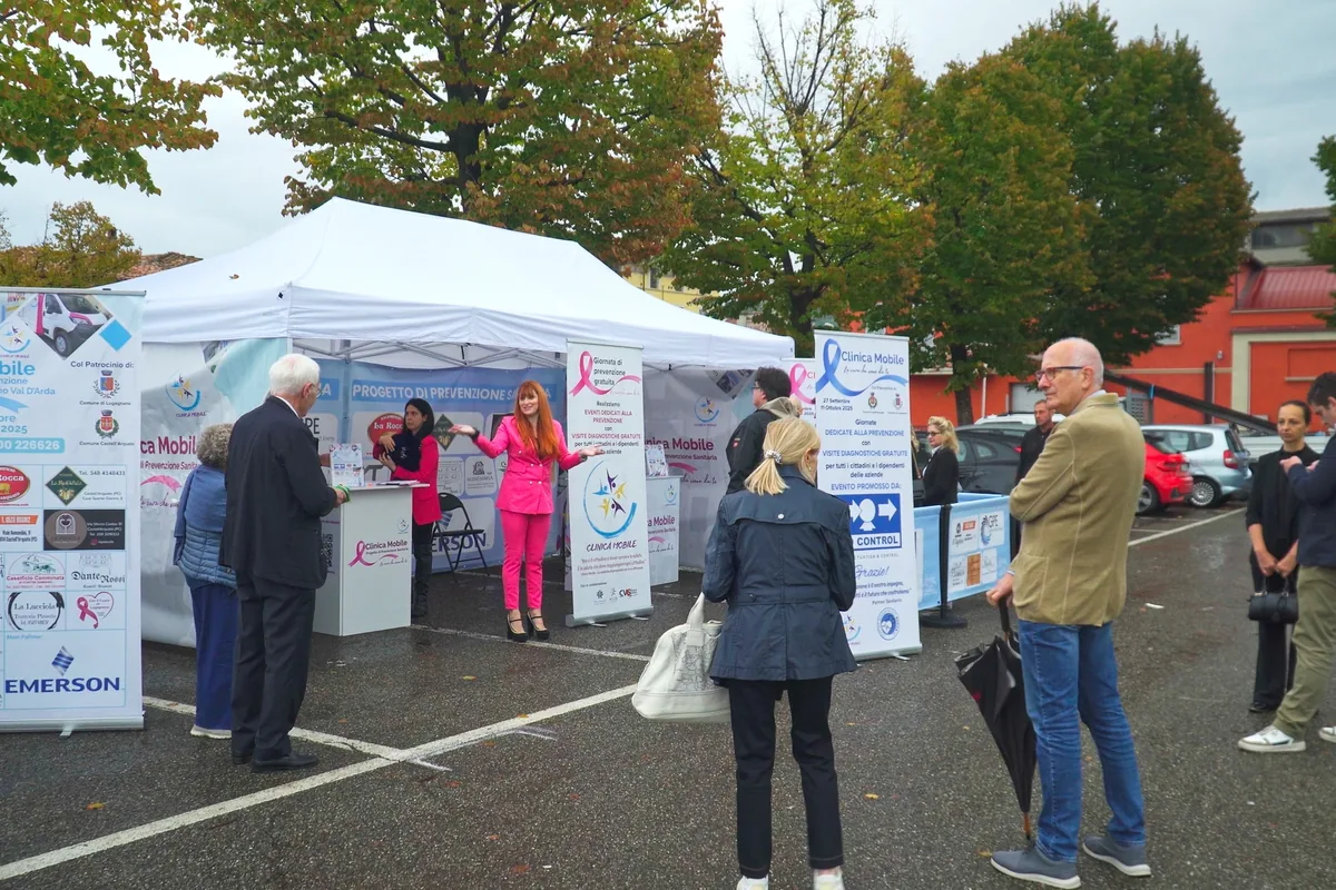 Lo stand della Clinica Mobile a Lugagnano Val d'Arda
