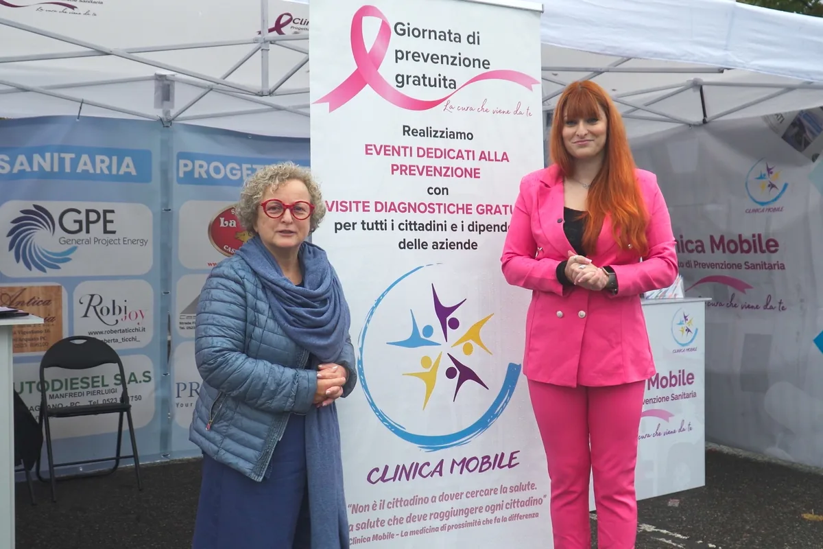 Lo stand informativo della Clinica Mobile a Lugagnano