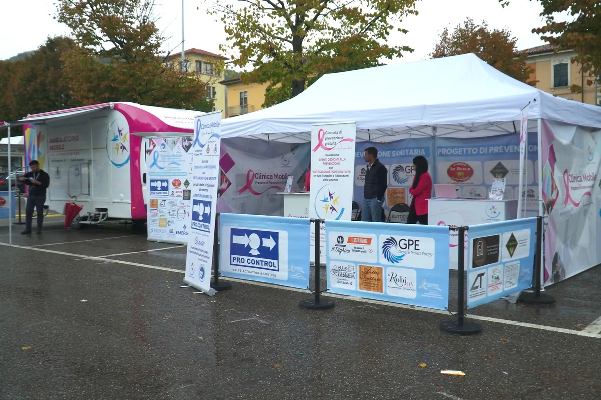 Lo stand della Clinica Mobile e l'ambulatorio mobile a Lugagnano