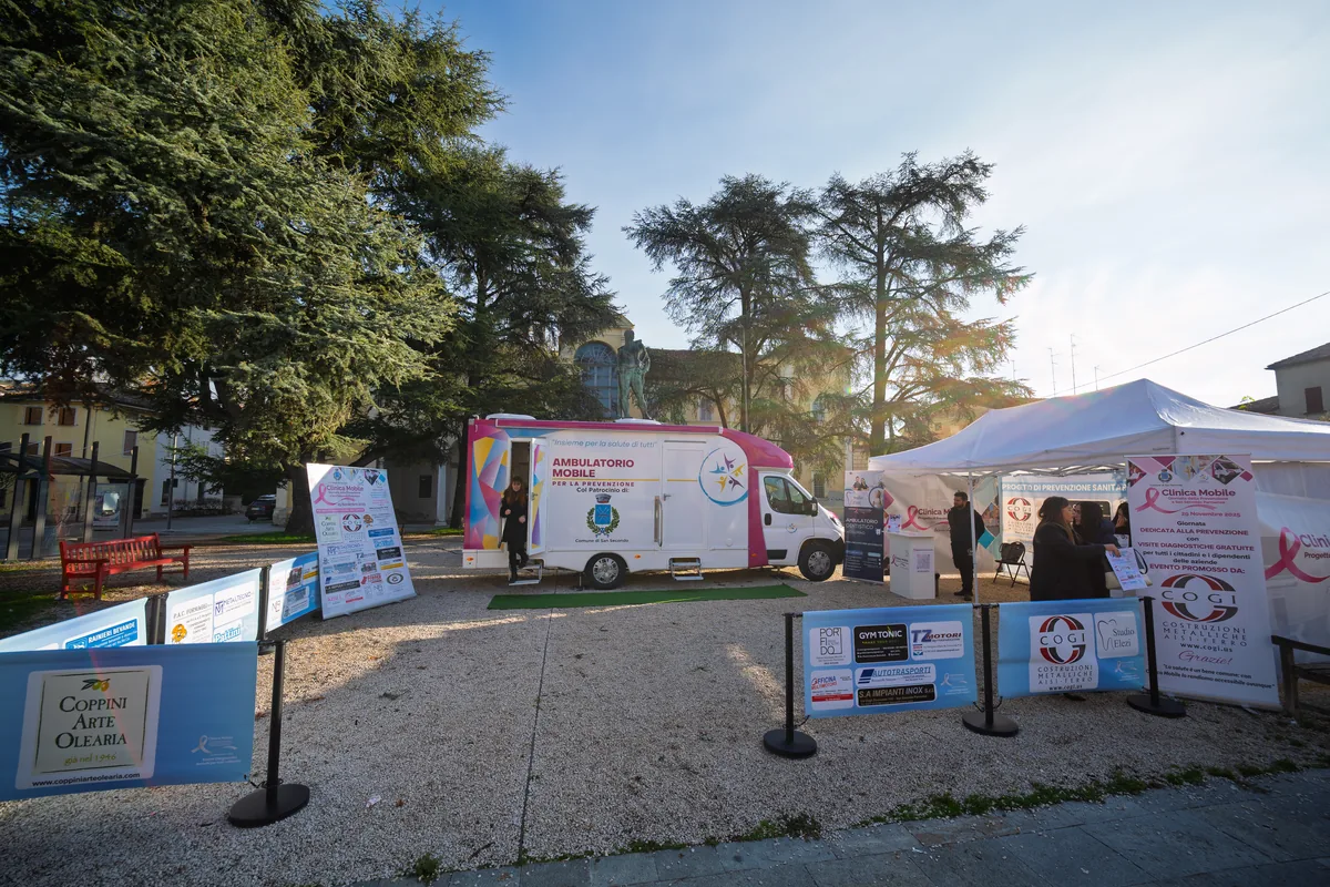 L'ambulatorio mobile e l'allestimento dell'evento a San Secondo Parmense