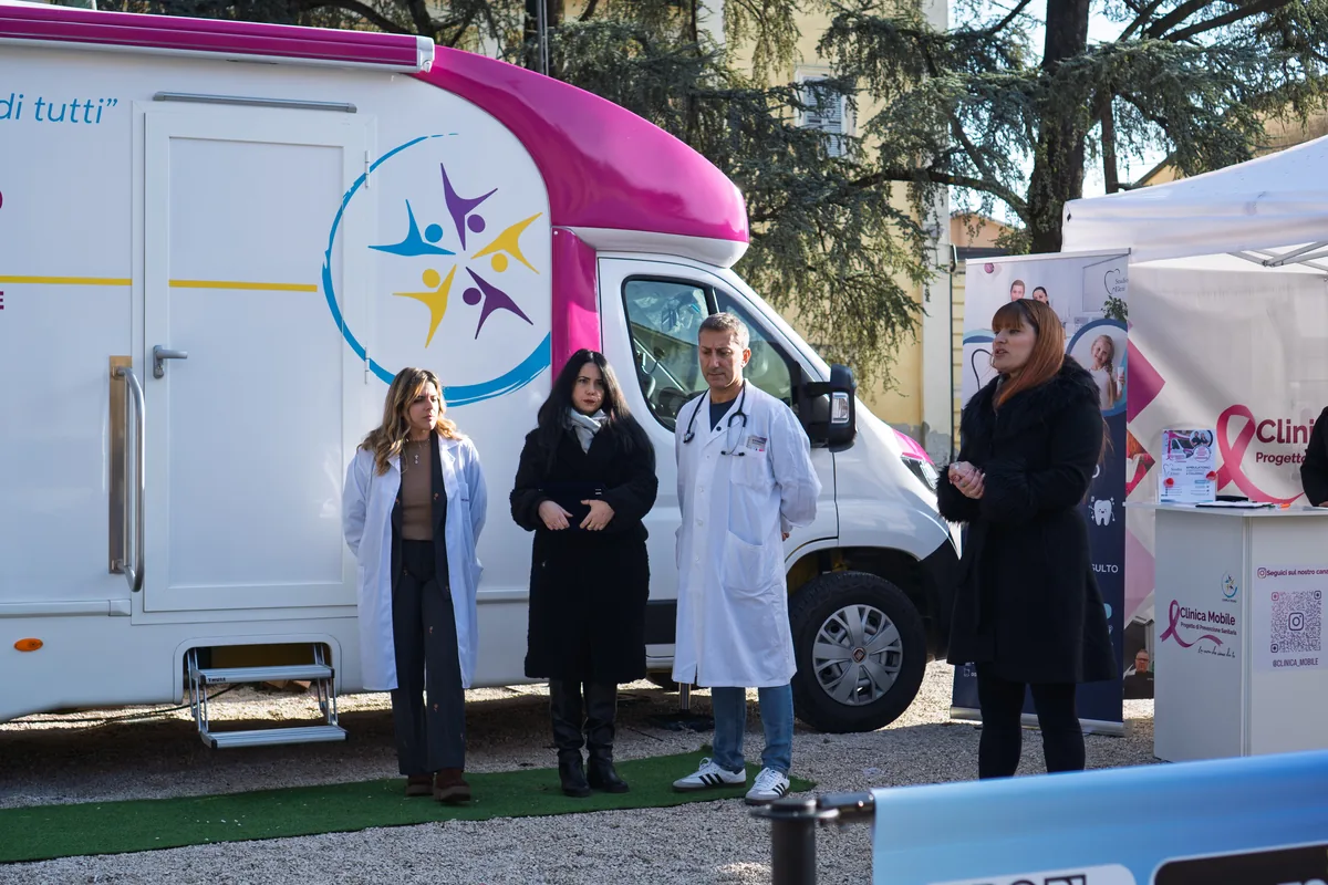 Partner premiati davanti all'ambulatorio mobile a San Secondo Parmense