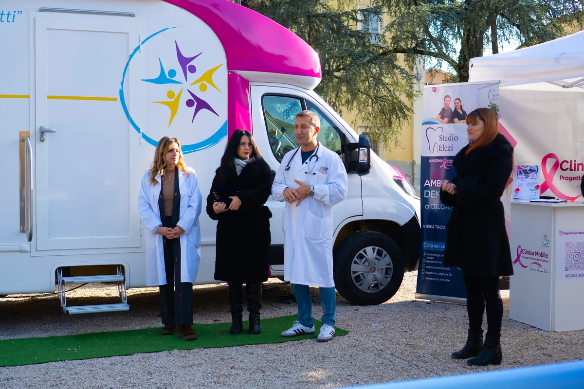 Partner premiati davanti all'ambulatorio mobile a San Secondo Parmense