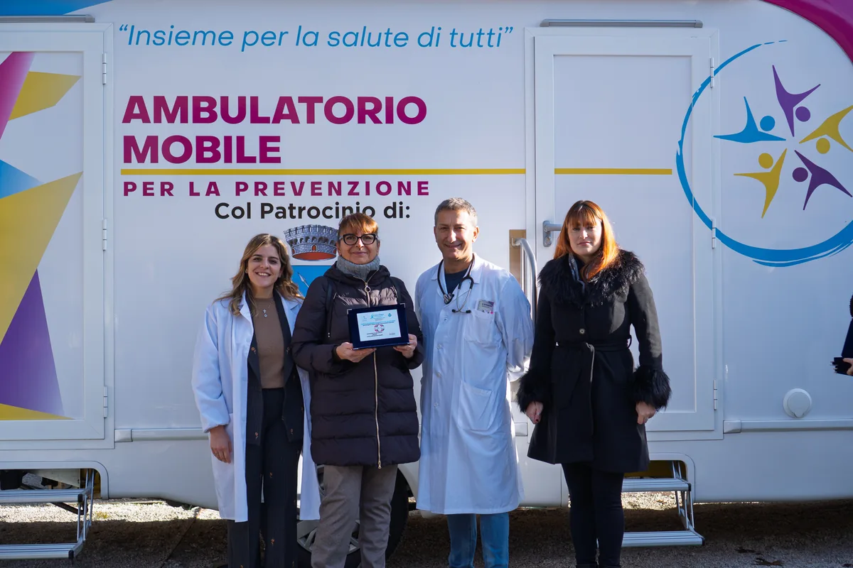 Partner premiati davanti all'ambulatorio mobile a San Secondo Parmense