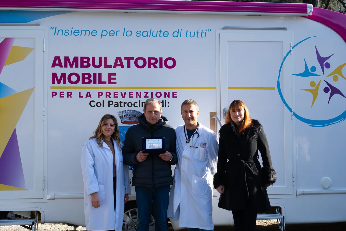 Partner premiati davanti all'ambulatorio mobile a San Secondo Parmense