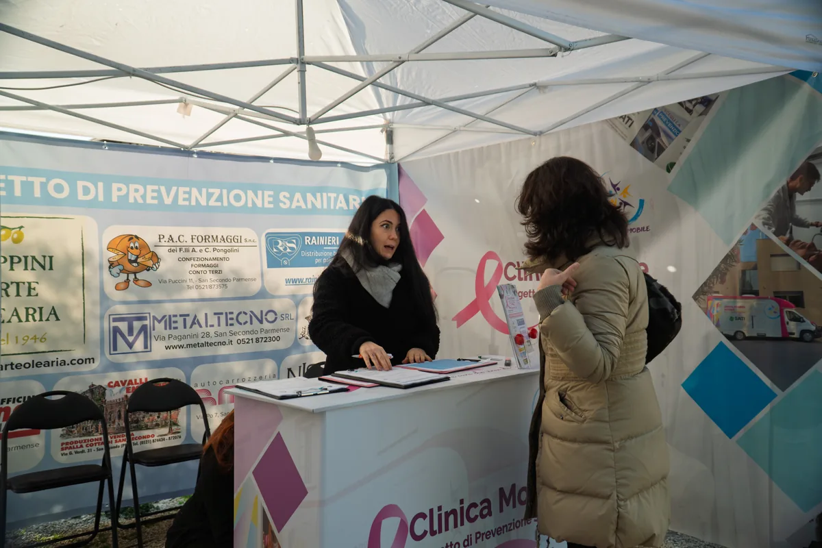 Gli stand informativi della Clinica Mobile a San Secondo Parmense