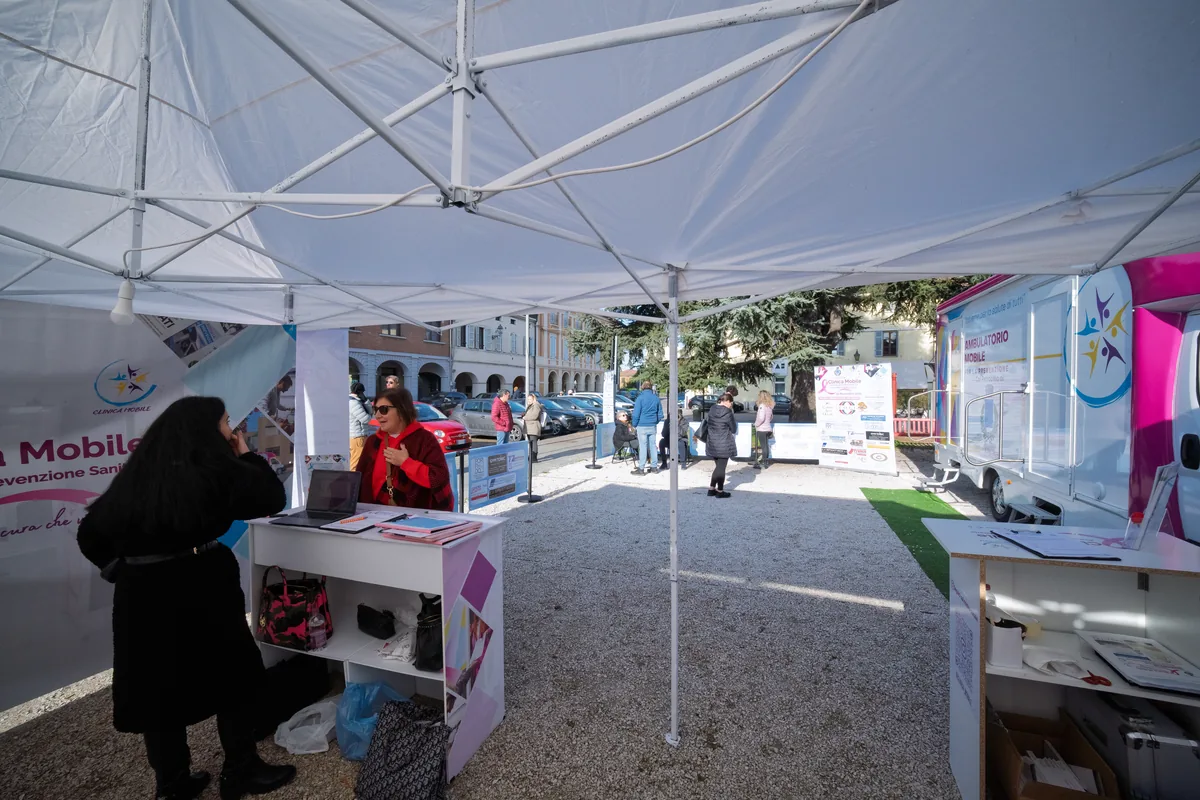 Gli stand informativi della Clinica Mobile a San Secondo Parmense