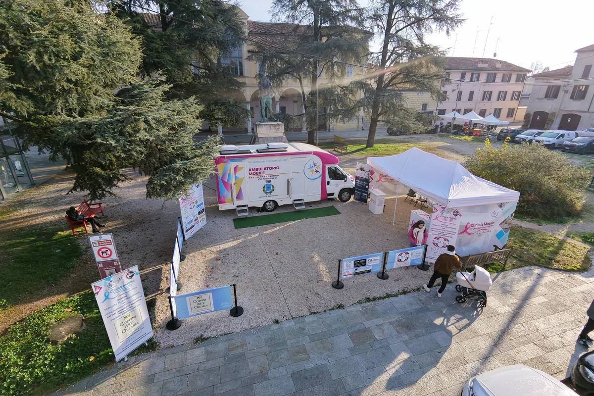 Veduta aerea della giornata di prevenzione in piazza a San Secondo Parmense
