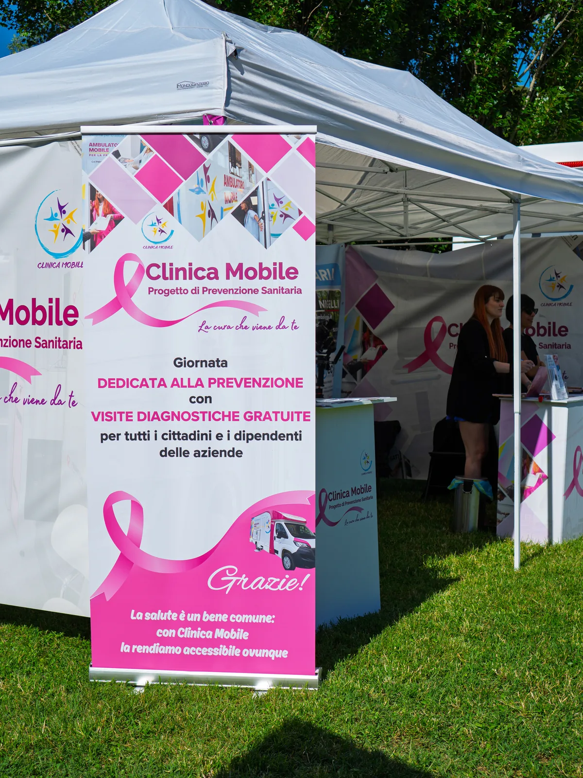 Lo stand della Clinica Mobile alla giornata di prevenzione a Sasso Marconi