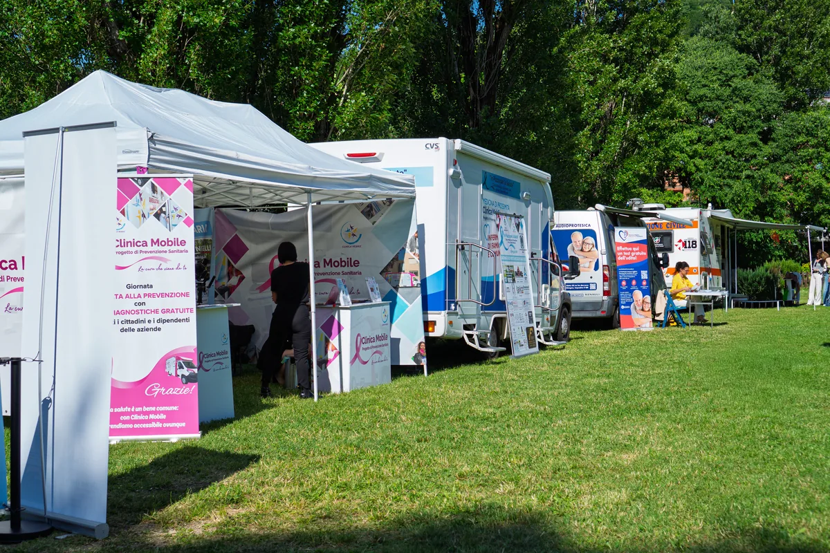 Gli stand e i gazebo della Clinica Mobile alla giornata di prevenzione a Sasso Marconi