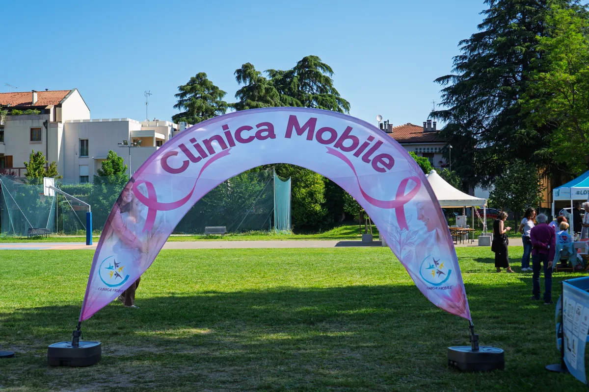 Gli stand e i gazebo della Clinica Mobile alla giornata di prevenzione a Sasso Marconi