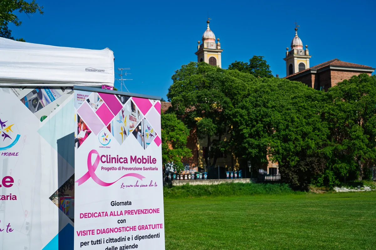 Gli stand e i gazebo della Clinica Mobile alla giornata di prevenzione a Sasso Marconi