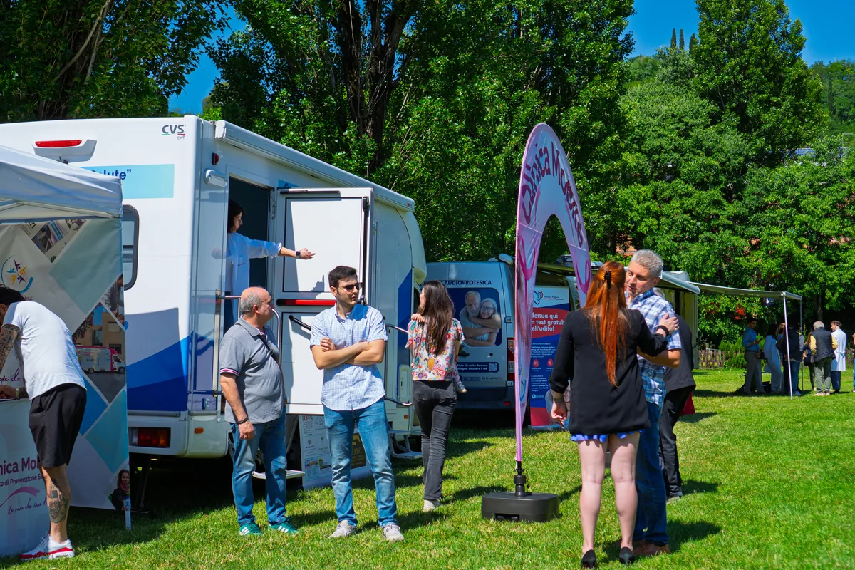 Gli stand e i gazebo della Clinica Mobile alla giornata di prevenzione a Sasso Marconi
