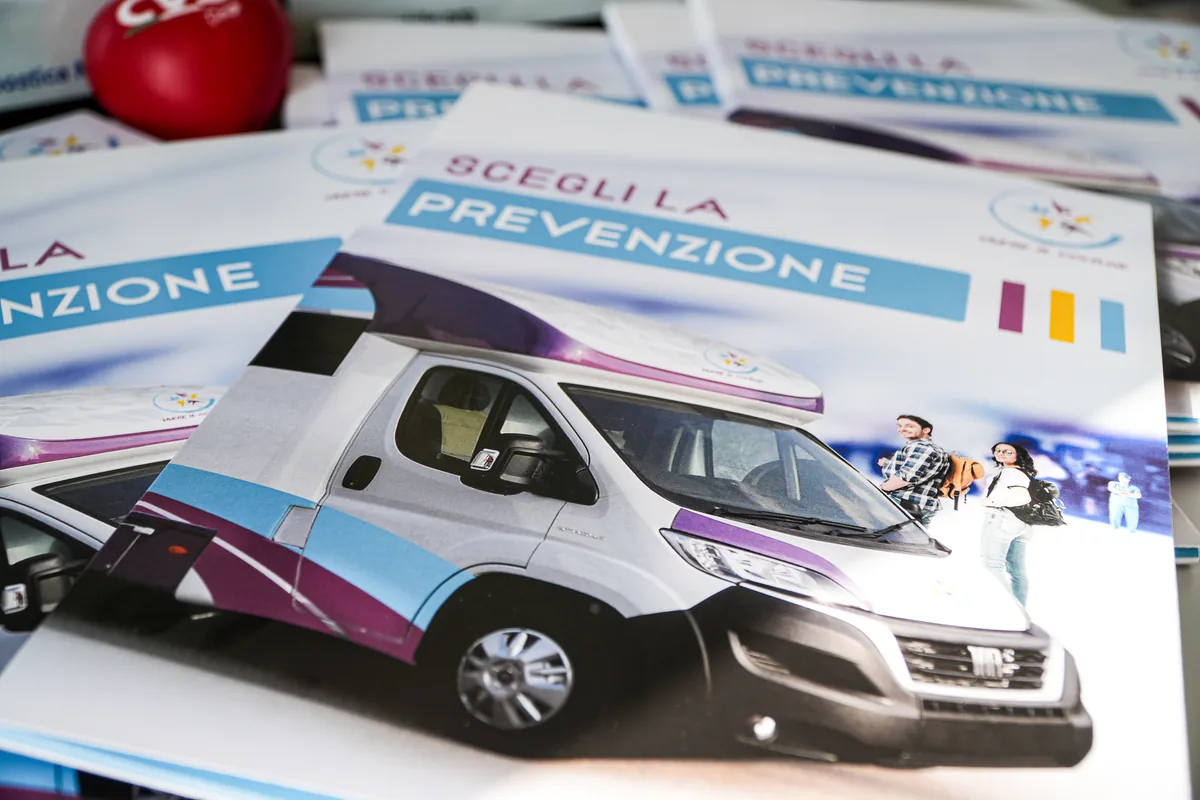 L'ambulatorio mobile della Clinica Mobile alla sede di SATI Group per lo screening tiroideo