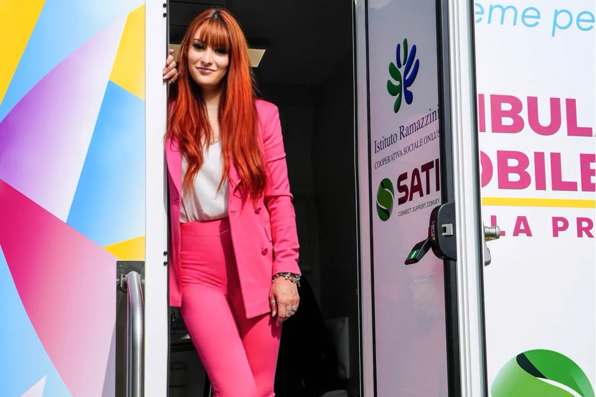 Operatrici e dipendenti all'ambulatorio mobile della Clinica Mobile a SATI Group