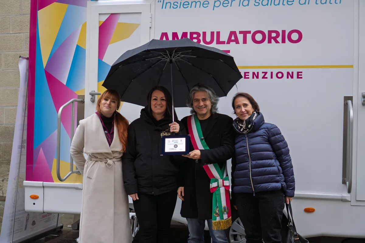 Riconoscimento a un sostenitore della Clinica Mobile a Vergato