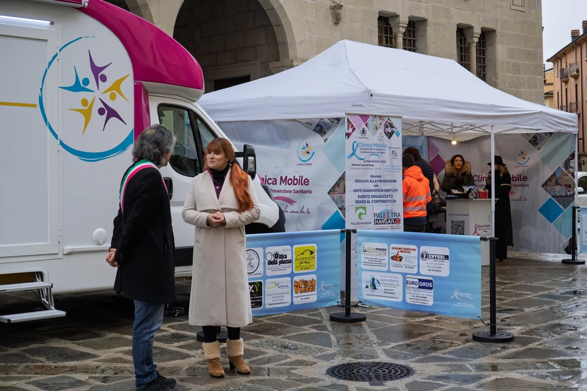 Il gazebo della Clinica Mobile in piazza a Vergato